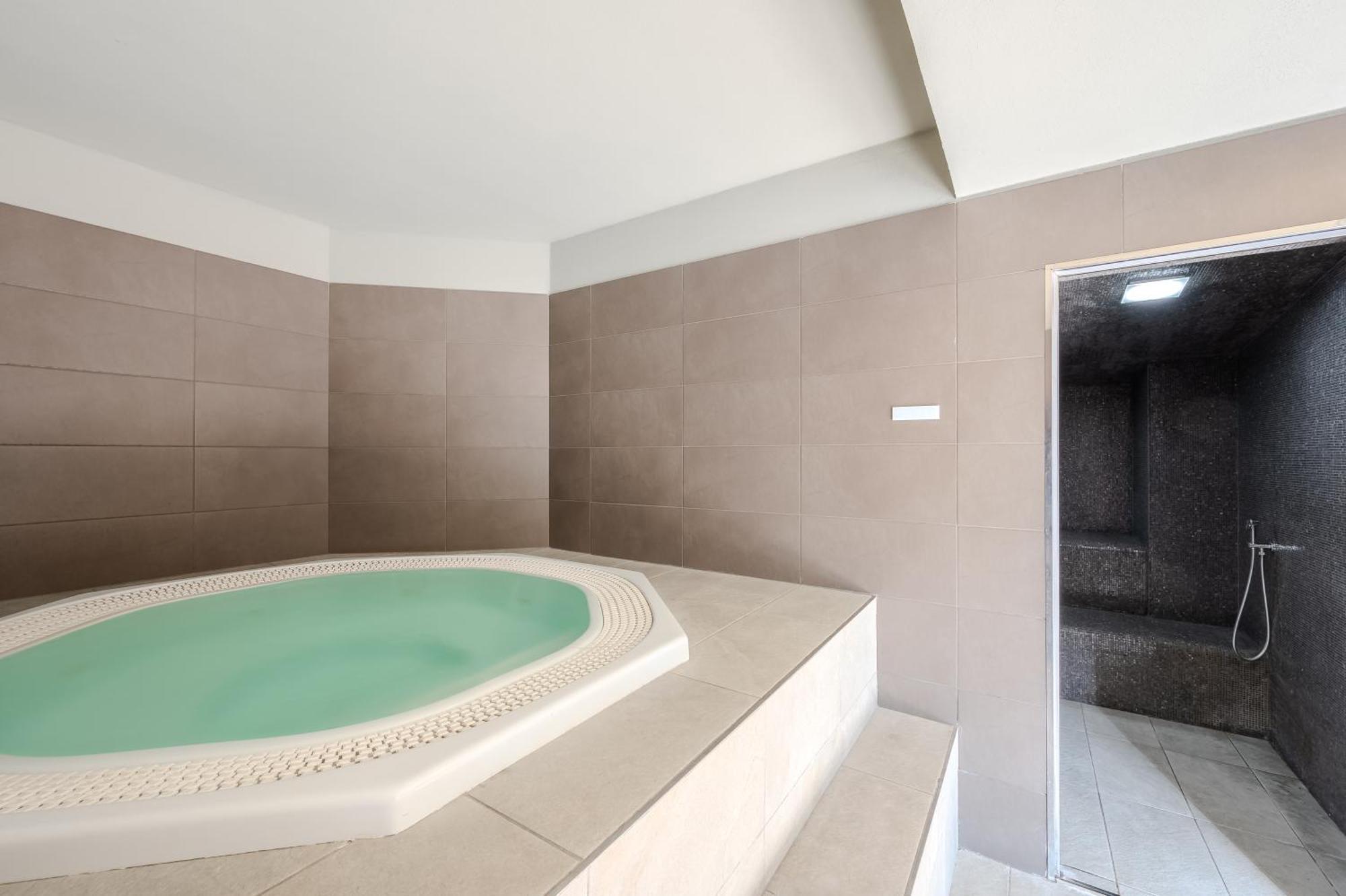 Giax Tower Luxury Oasis Appartement *